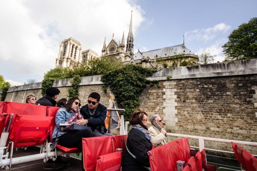 Paris: Eiffel Tower Hosted Tour, Seine Cruise and City Tour - Comfort and group size: what “small group” means here