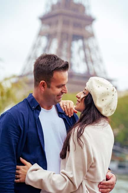 Paris: Eiffel Tower Photoshoot with a Professional - Meeting at the Eiffel Tower: How You Start Without Wasting Time
