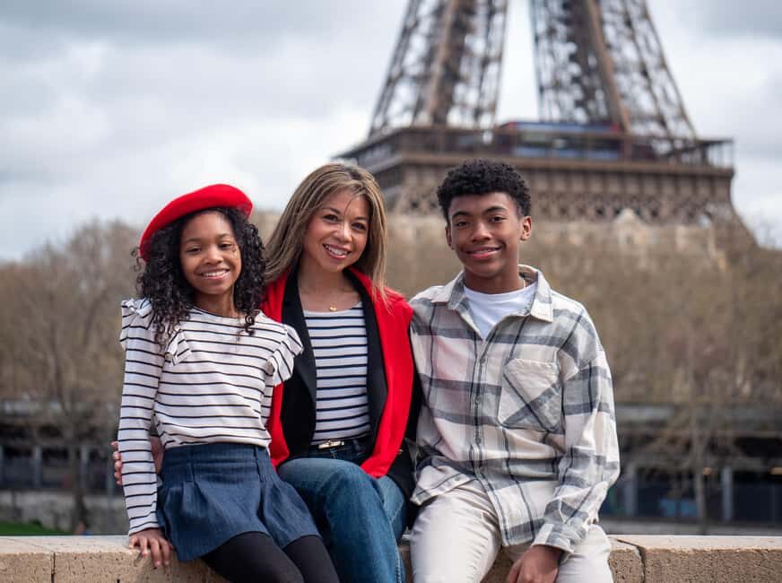 Paris: Eiffel Tower Private Photoshoot Experience - Premium photo volume: more frames for more choices