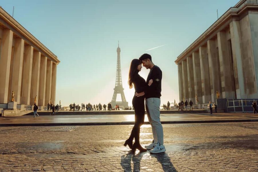 Paris: Eiffel Tower Street Photoshoot - Ending Near the Louvre: A Nice Finish Line