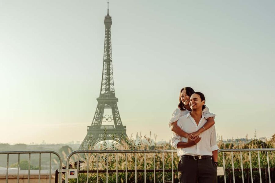 Paris: Eiffel Tower Street Photoshoot - Pets, Kids, and the Surprise Story Element