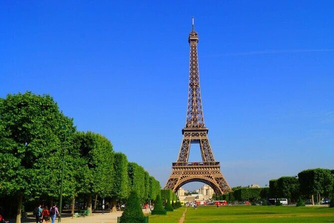 Paris: Eiffel Tower Summit Small-Group Guided Tour Max 6 People - Meeting at 14 Av. de la Bourdonnais: plan a calm arrival