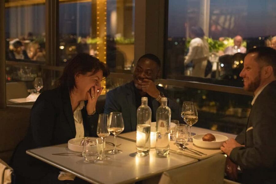 Paris: Elegant Dinner with Drinks in the Eiffel Tower - FAQ