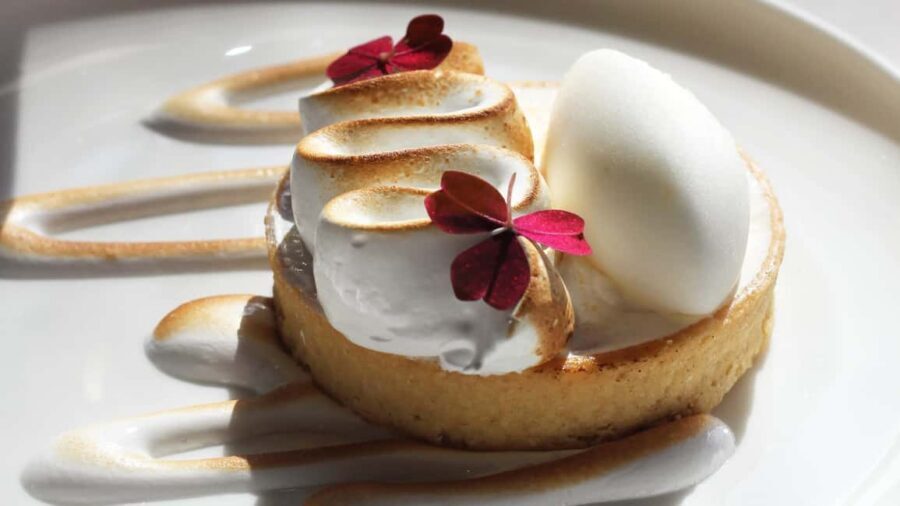 Paris: Elegant Dinner with Drinks in the Eiffel Tower - Practical tips that make your evening smoother