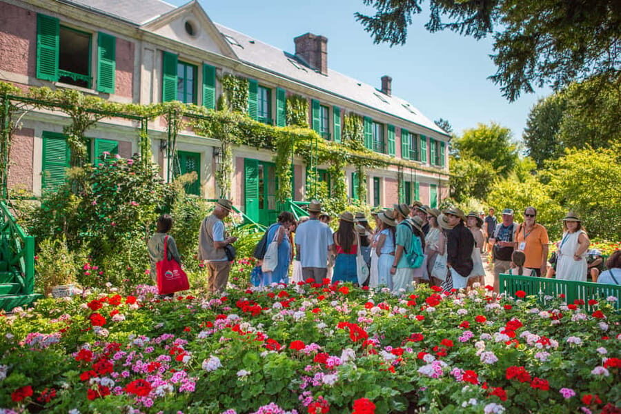 Paris: Giverny & Versailles Small Group or Private Tour - Monet to Mirrors: Why This Itinerary Works