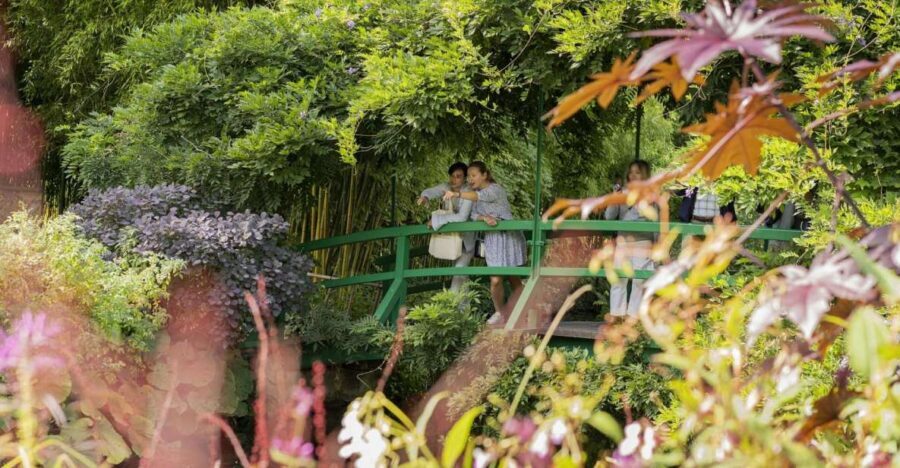Paris: Giverny & Versailles Small Group or Private Tour - Should You Book This Giverny & Versailles Day Trip?