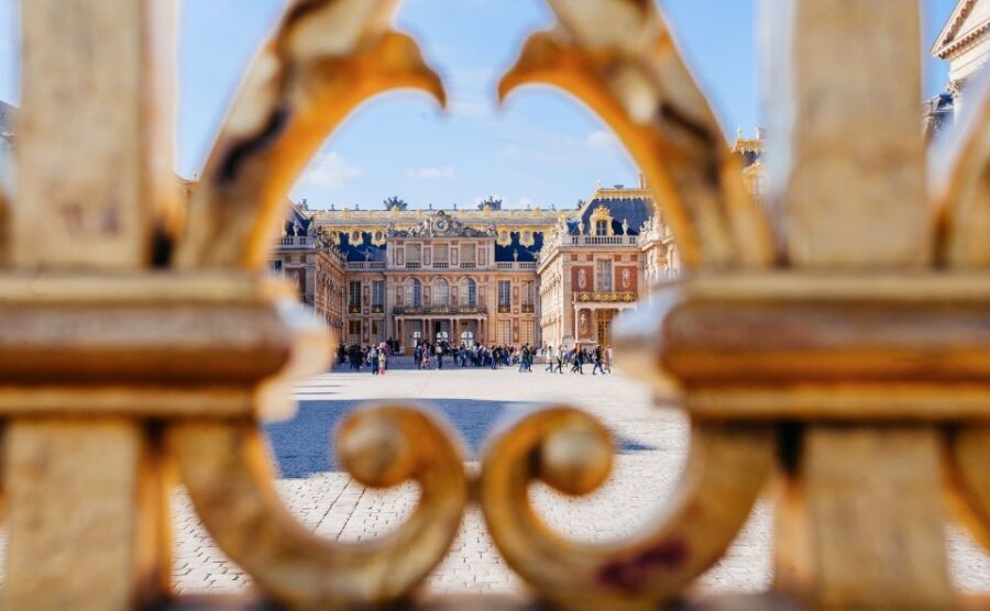 Paris: Giverny & Versailles Small Group or Private Tour - Meeting Point, Group Size, and Staying Comfortable