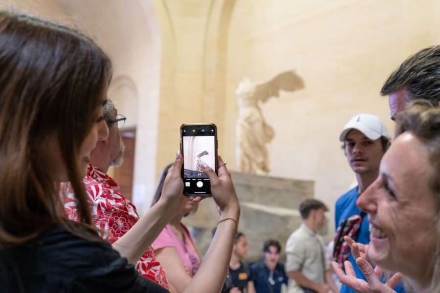 Paris: Guided Tour of the Must-Sees of the Louvre Museum - Pre-reserved entry helps, but security can still slow you down