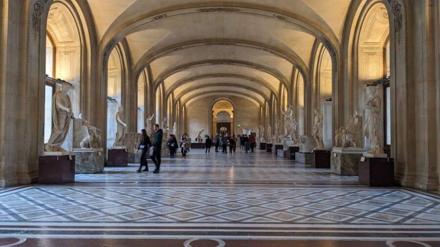 Paris : Late Night Louvre Tiny Group Tour - Egyptian Antiquities and Greek/Roman Sculpture in a Night Pace