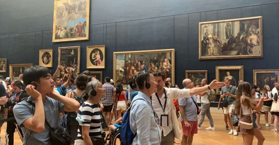 Paris: Louvre Masterpieces Tour with Pre-Reserved Tickets - Getting there smoothly: Café Le Nemours and the Palais Royal exit