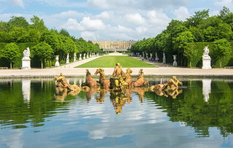 Paris: Palace of Versailles Guided Tour with Bus Transfers - What to bring (and what to avoid) for an easier day