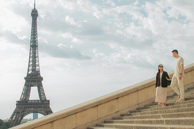 Paris Photo Shoot Session – Eiffel Tower Photographer - Your Photographer Does the Work (Including the Posing)