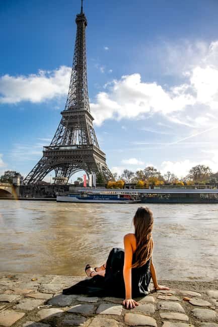 Paris: Photoshoot Around Eiffel Tower with 55 Edited Photos - Pose coaching that turns awkward into effortless