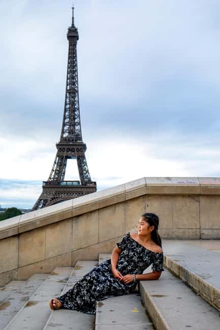 Paris: Photoshoot Around Eiffel Tower with 55 Edited Photos - Weather and crowds: how to get better results at Eiffel Tower
