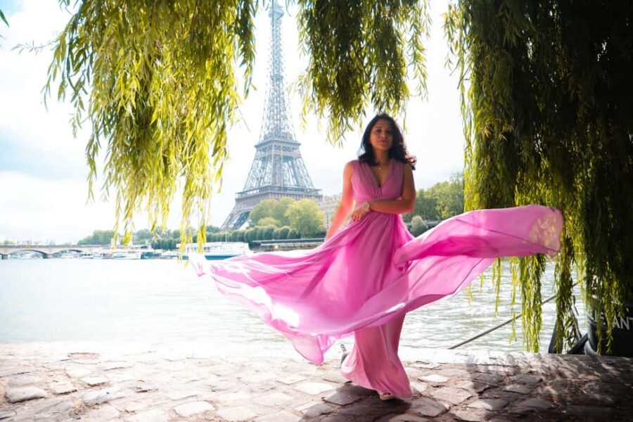 Paris: Private Photoshoot Near the Eiffel Tower - Meeting Near the Eiffel Tower: Start With the Right Backdrop