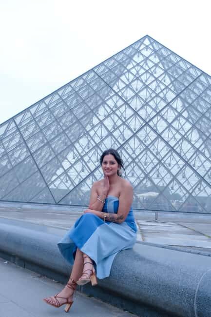 Paris: Private Photoshoot Outside the Louvre Museum - Meeting point and coordination at the Louvre