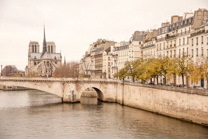 Paris Private Tour: Highlights, Top Quarters & Eiffel Tower - The crepe brunch upgrade at rue Saint-André-des-Arts: worth it for the payoff