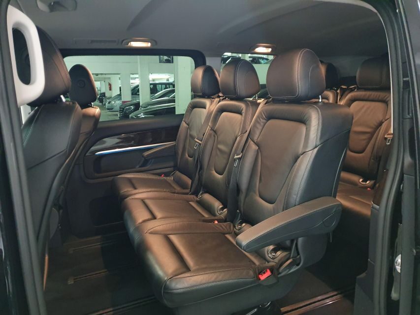 PARIS: Private transfer Château Versailles van 7 people 4H - Pickup in Paris: convenience without the guessing game