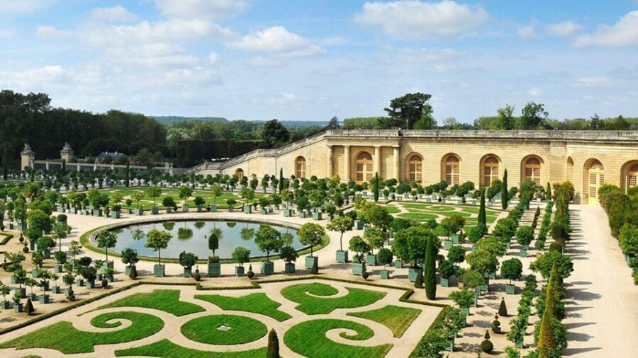 PARIS: Private transfer Château Versailles van 7 people 4H - Driver waits and the return trip: the upside and the responsibility