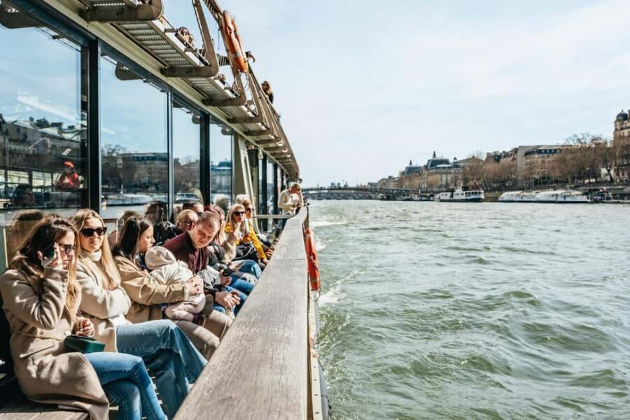Paris: Seine Cruise and Macaron Tasting by the Eiffel Tower - The Landmarks You’ll Pass: Eiffel, Notre-Dame, and the Louvre—Why It’s Worth 1 Hour