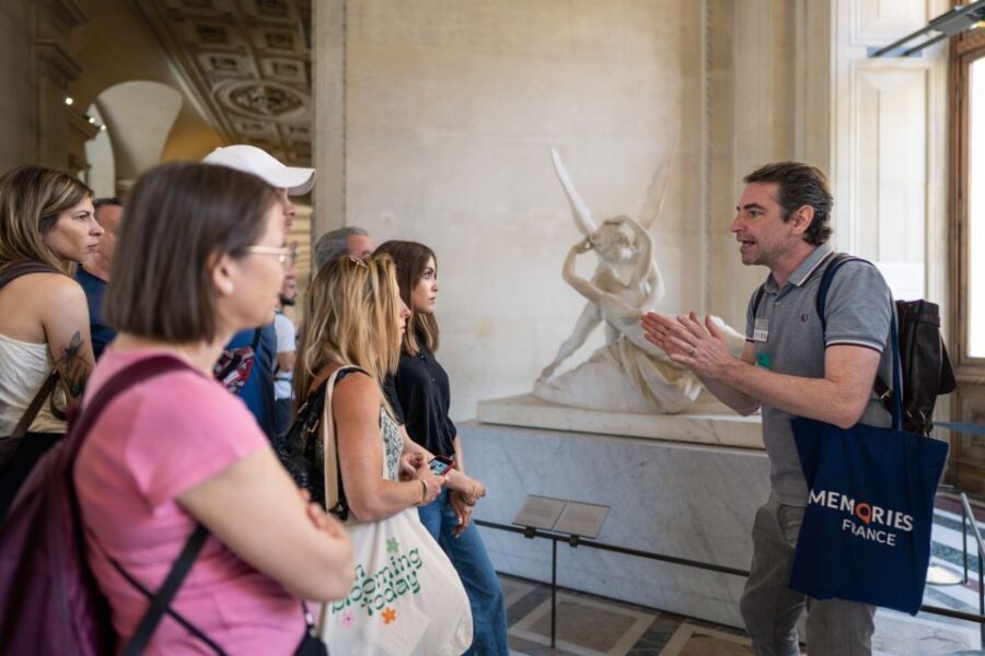 Paris: Skip-the-Line Louvre Highlights Guided Tour - The pace and group size: better than you’d think