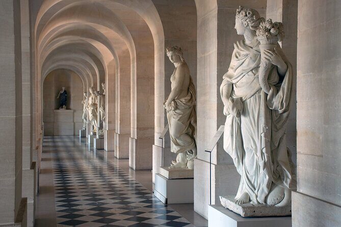 Paris to Versailles Tour: Private Guide & Transport included - Transport and pickup: getting there without the headache