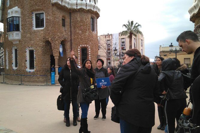 Park Guell and Sagrada Familia Tour in Barcelona - Basilica de la Sagrada Familia: How the Guide Changes the Experience