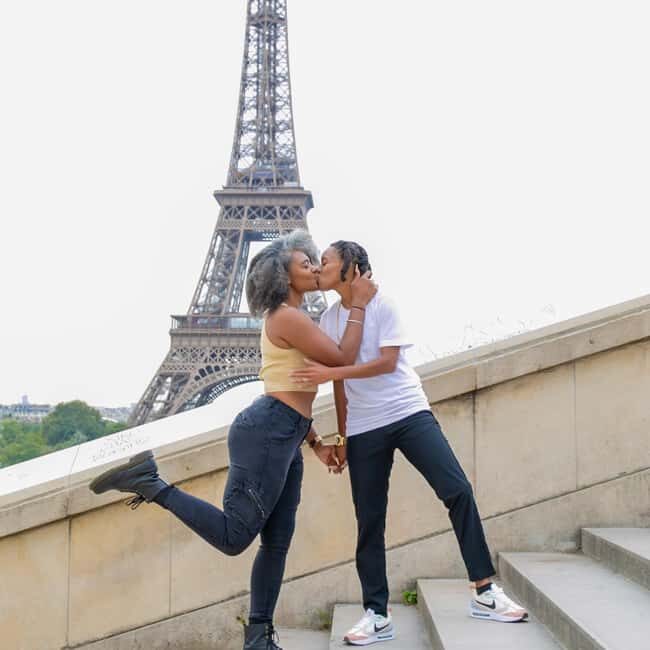 Photo session for couples with flowers around Eiffel tower - What’s Included and What’s Not (So You Don’t Expect the Wrong Thing)