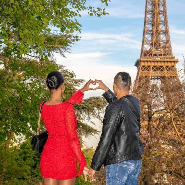 Photo session for couples with flowers around Eiffel tower - Bouquet Option and Short Video Reel: More Than Just Photos