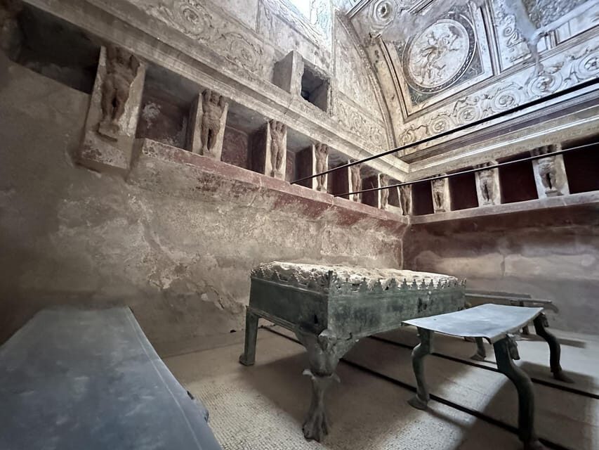 Pompei: the Latest Discoveries with your Archaeologist - Casa delle Nozze d’Argento and the street theater of Stabian Road
