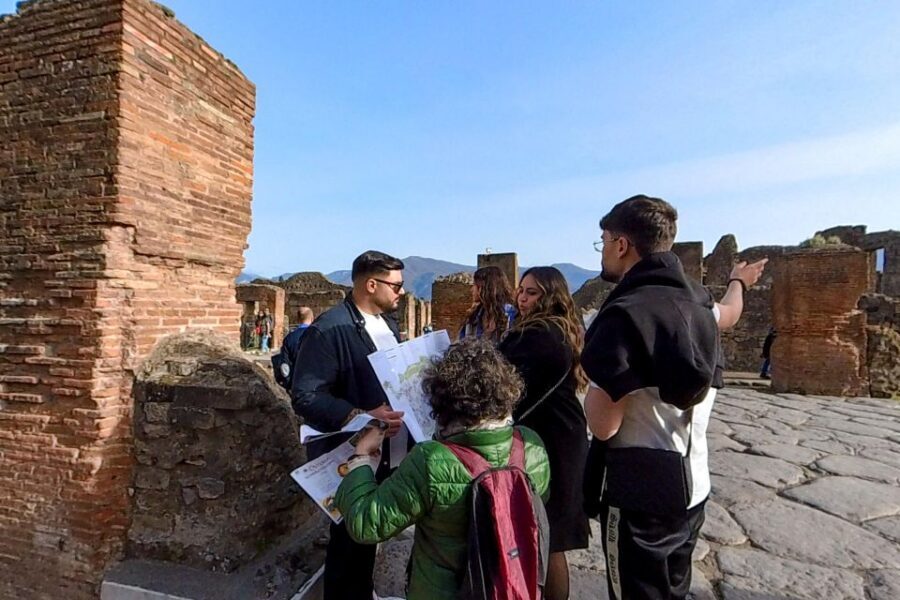 Pompeii: 2 Hours Skip the Line Visit with a Licensed Guide - A Street-Food Stop at the Thermopolium