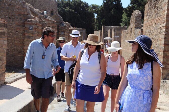Pompeii 3 Hours Walking Tour Led by an Archaeologist - Granaries of the Forum: marble details, fountains, and the casts