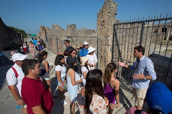 Pompeii 3 Hours Walking Tour Led by an Archaeologist - Lupanar brothel stop and the House of the Faun contrast