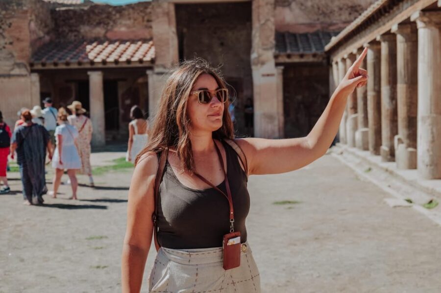 Pompeii 3hours Villa of Mysteries tour with an Archaeologist - Large Theatre: public culture in stone form
