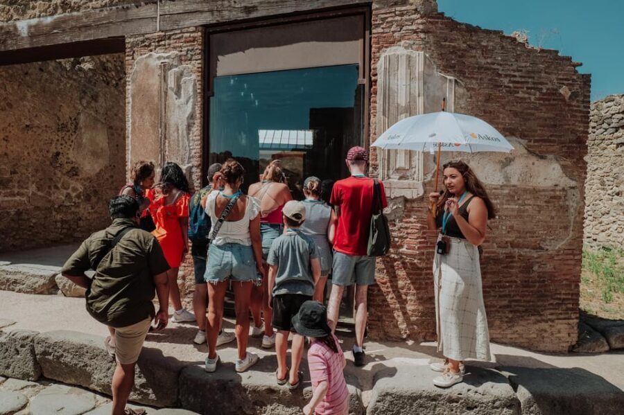Pompeii 3hours Villa of Mysteries tour with an Archaeologist - House of the Tragic Poet and Temple of Apollo: art, belief, and architecture in one sweep