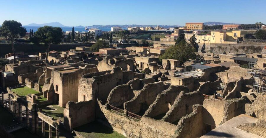 Pompeii and Herculaneum: Guided Tour with an Archaeologist - Why this Pompeii + Herculaneum combo works