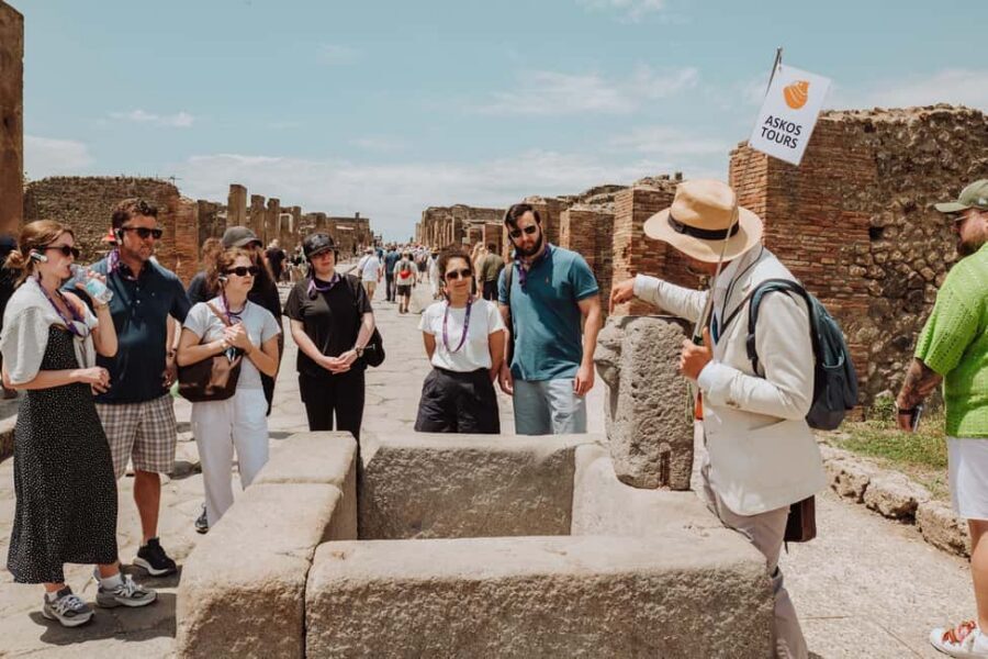 Pompeii and Mount Vesuvius excursion from Naples - Pompeii in two hours with a live guide: the fastest way to see the right things