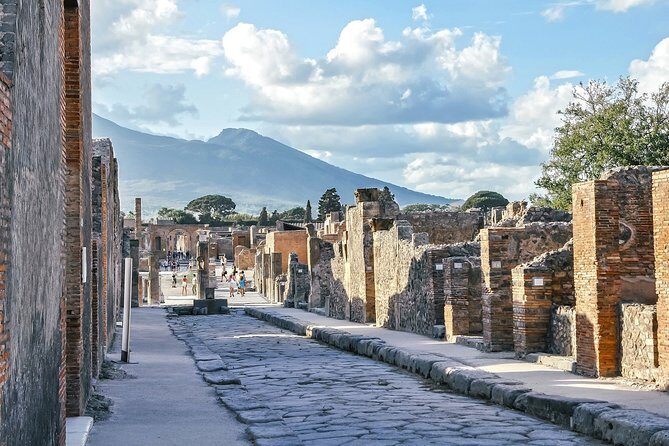 Pompeii and Naples Half-Day Guided Tour from Naples+Skip-the-Line - Pompeii Park Time: How You’ll Experience It in 2 Hours