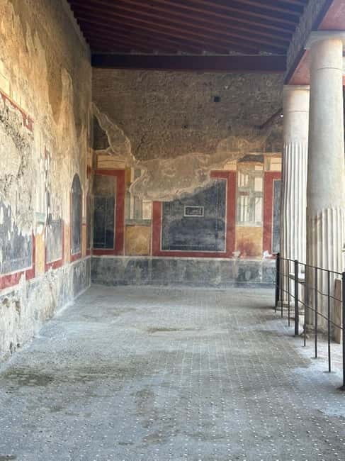 Pompeii and Vesuvius Cellars: Tour with Pick-Up in Positano - From Positano to Pompeii: the value of the pick-up