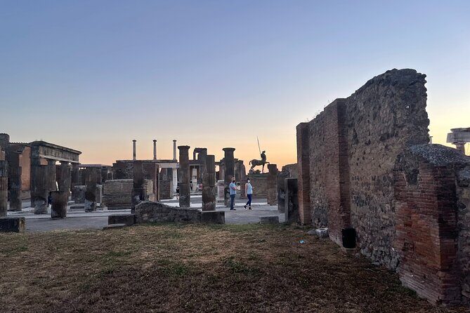 Pompeii from Afternoon to Sunset - Staying after the guide ends: turning the Forum area into your own route