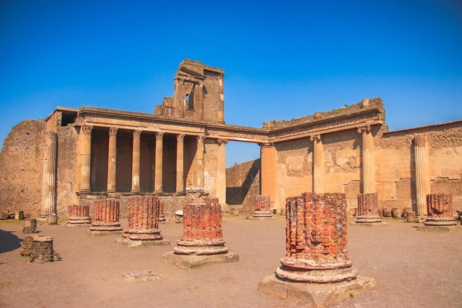 Pompeii Guided Experience - Tour Service Only - Sound and comfort: be ready for the headphone question