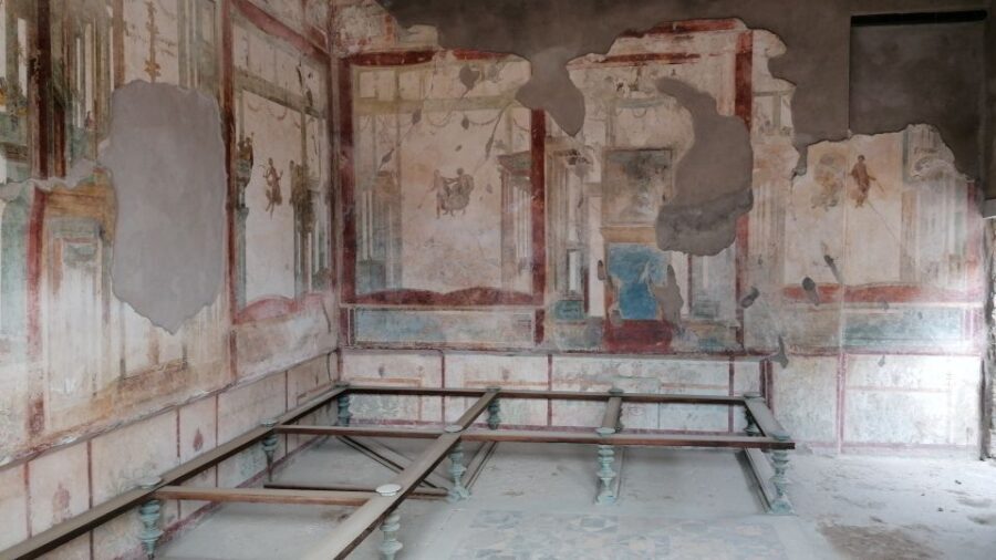 Pompeii: Guided Tour with Archaeologist with max. 12 People - Lupanare: looking at the complicated parts of Roman life