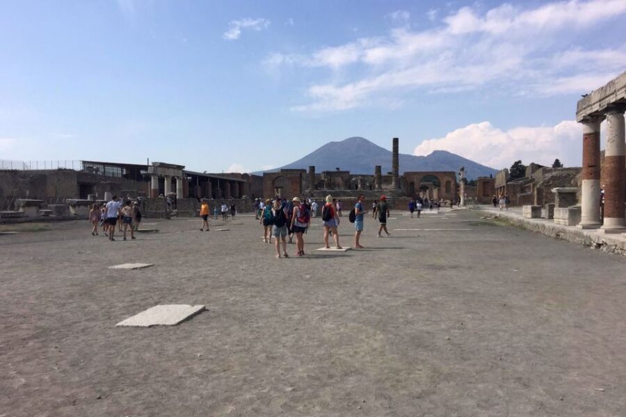Pompeii: Guided Walking Tour with Entrance Ticket - Finding the Group: Meeting Point at Hotel Vittoria (10:50am)