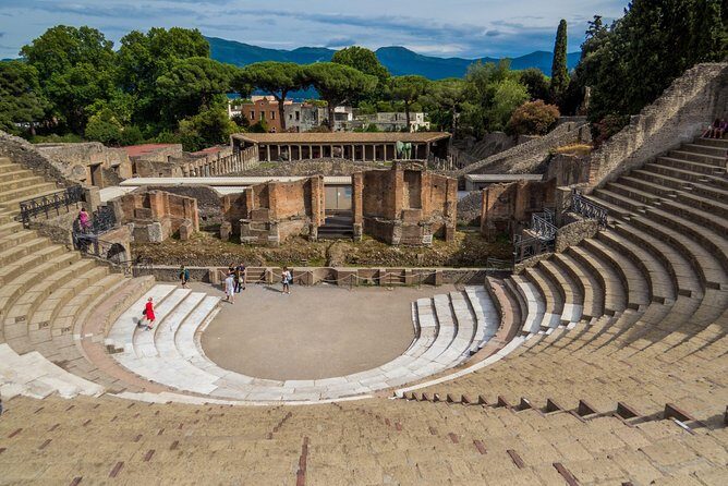 Pompeii, Herculaneum and Winery on Vesuvius with an Archaeologist - Temple of Apollo and the Forum at Human Scale