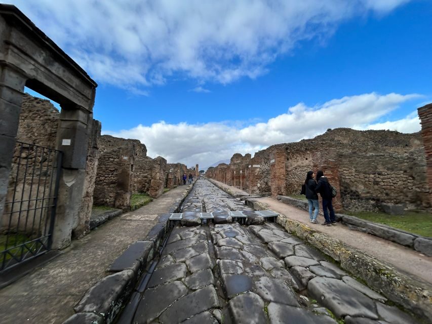 Pompeii in 2h and 30mnt: walk with local guide - The walking route: key areas covered without wasting time