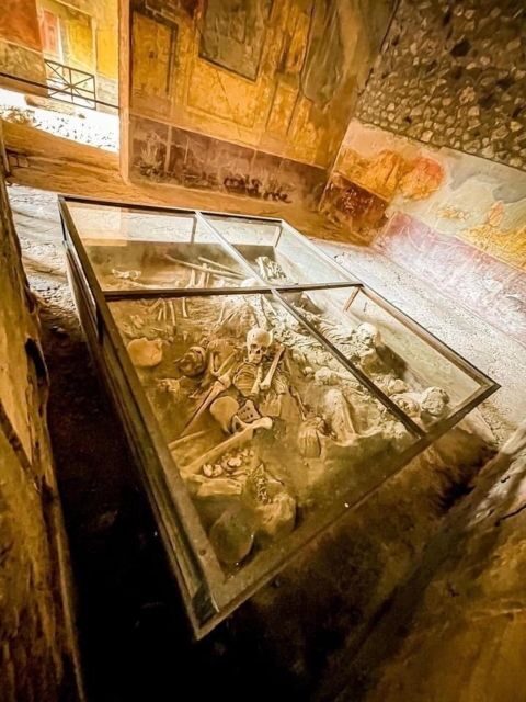 Pompeii in 2h and 30mnt: walk with local guide - Skip-the-line entry: smart time savings in 2.5 hours