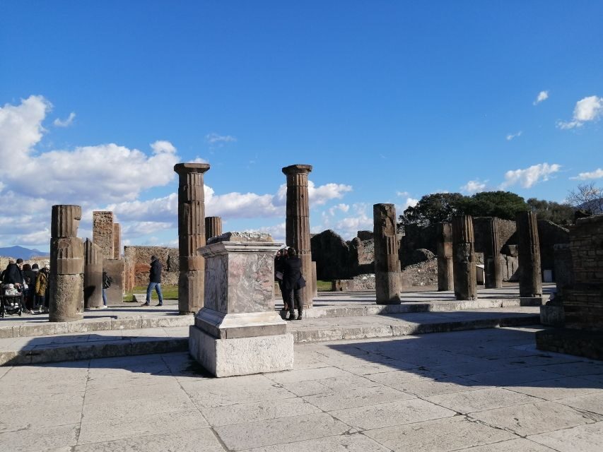 Pompeii: Private Guided Tour with an archeologist - The 2.5-hour route through Pompeii’s streets and major ruins