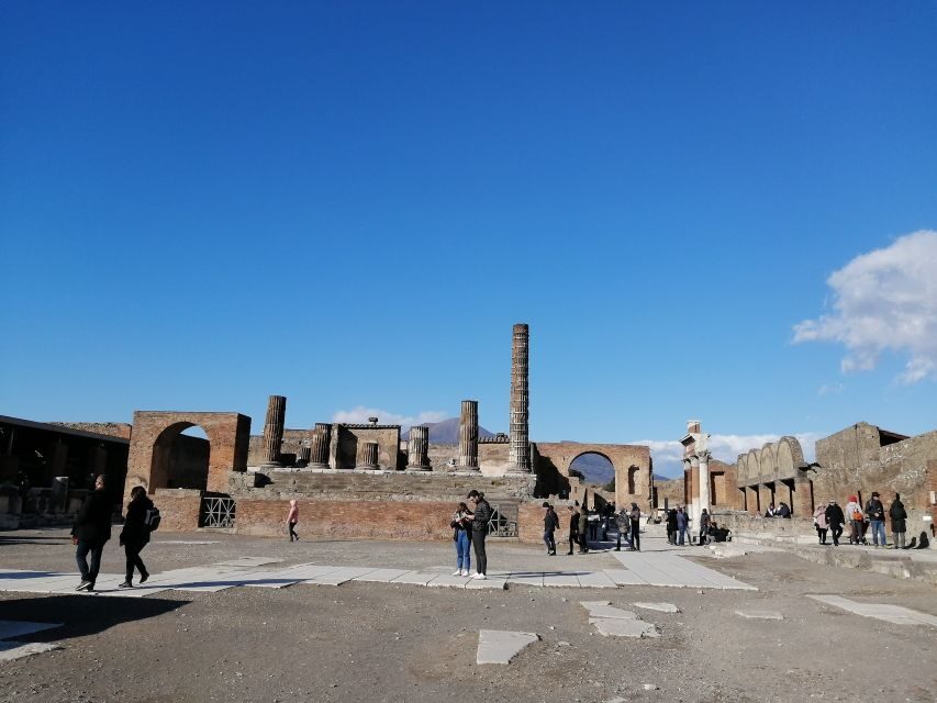 Pompeii: Private Guided Tour with an archeologist - Meeting at Coffee Shop Vittoria and getting oriented