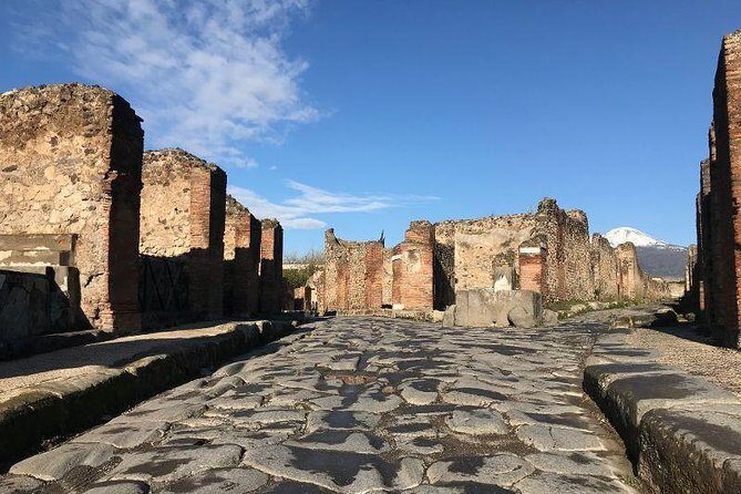 Pompeii Private Tour with Expert Guide - Starting at Via Villa dei Misteri and getting your bearings