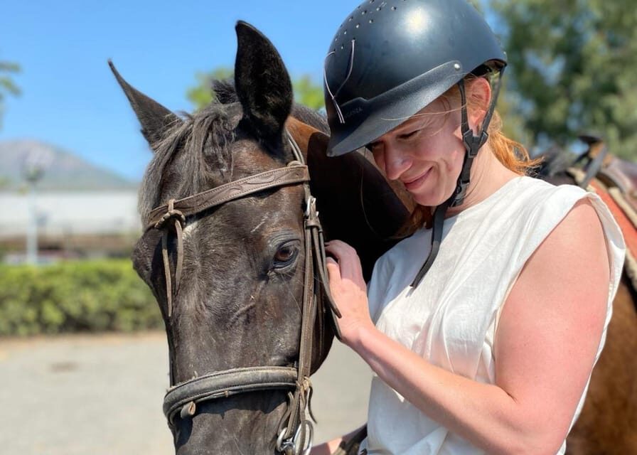 Pompeii: Ruins Tour and Mount Vesuvius Horseback Ride - Wine tasting and lunch on Vesuvius: where the day slows down
